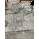 AN ASSORTMENT OF GLASS WARE TO INCLUDE PUNCH BOWL AND GLASSES, BOWL AND DISHES ETC