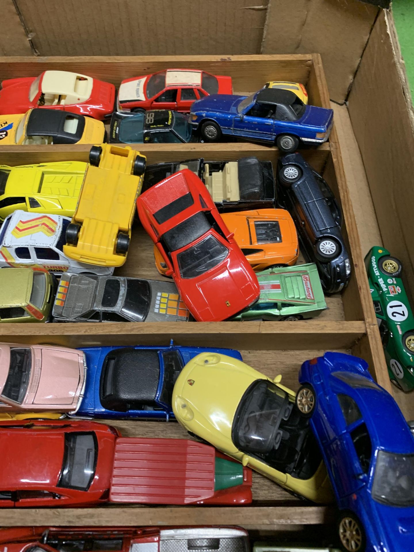 A LARGE QUANTITY OF CARS TO INCLUDE A NODDY CAR, PEUGEOT, THUNDER TRUCK, ETC., - Bild 4 aus 5