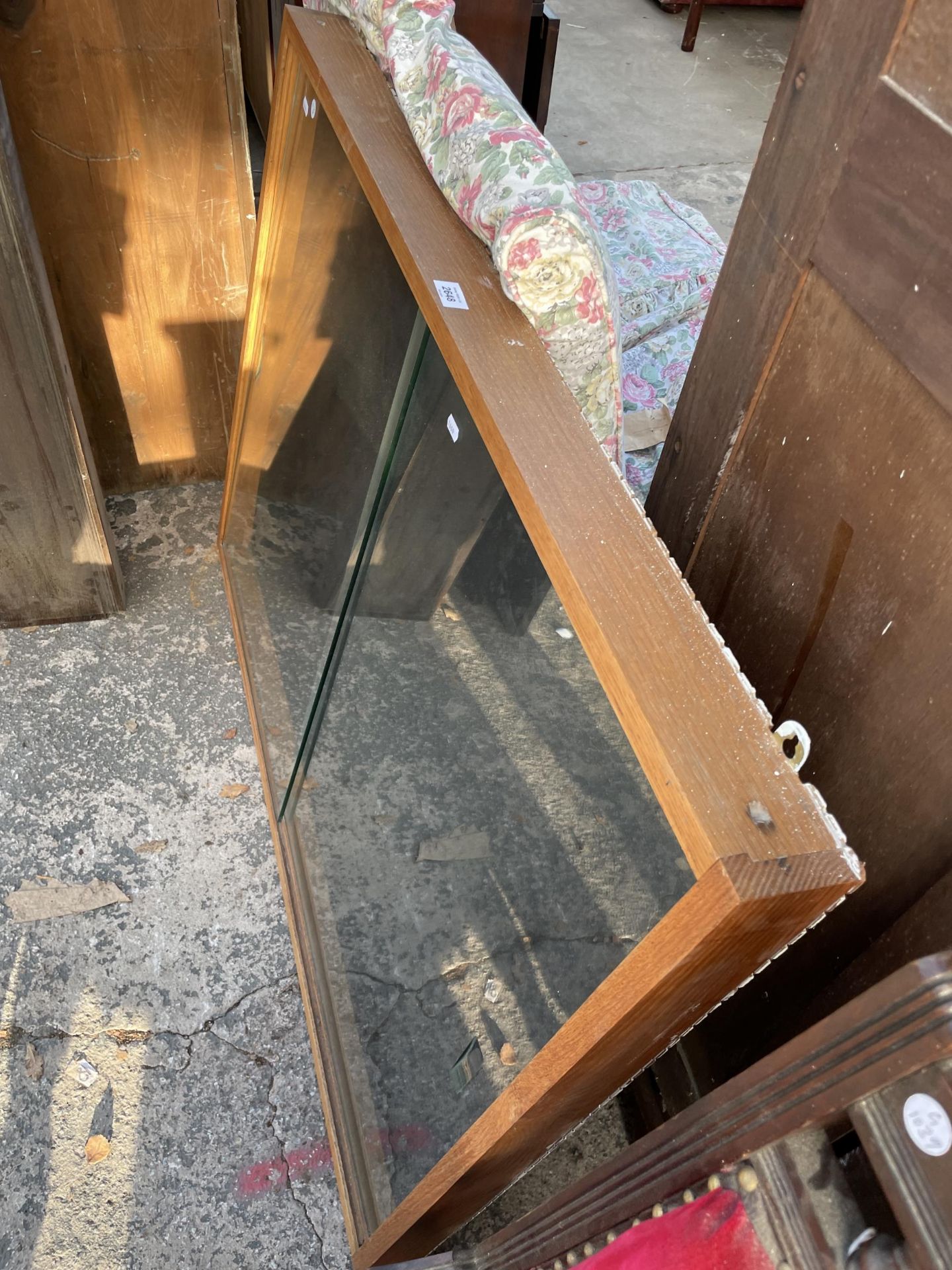 AN OAK FRAMED GLASS FRONTED WALL CABINET - Image 2 of 2