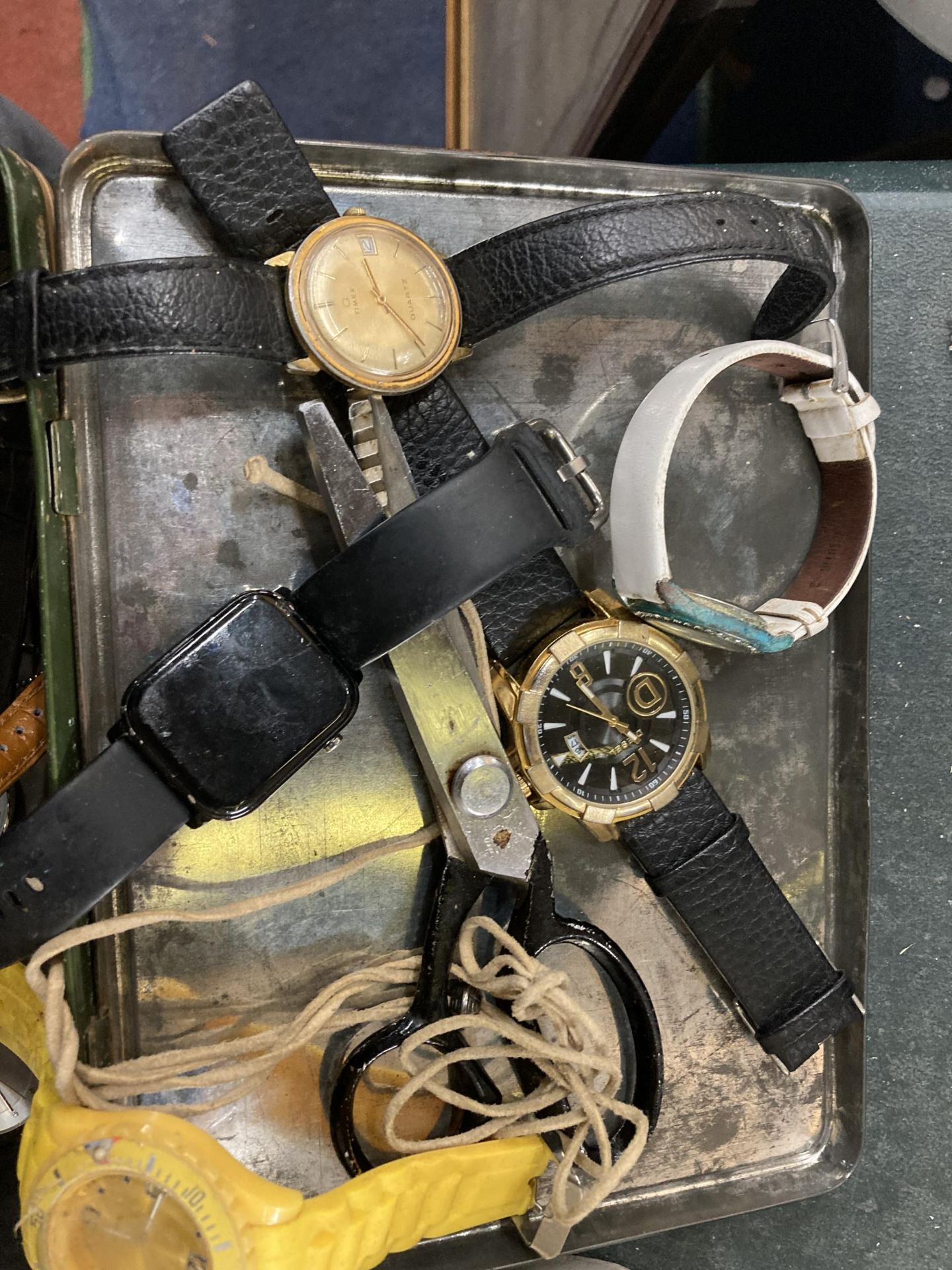 A BOX OF ASSORTED WATCHES, TIMEX ETC - Image 3 of 3