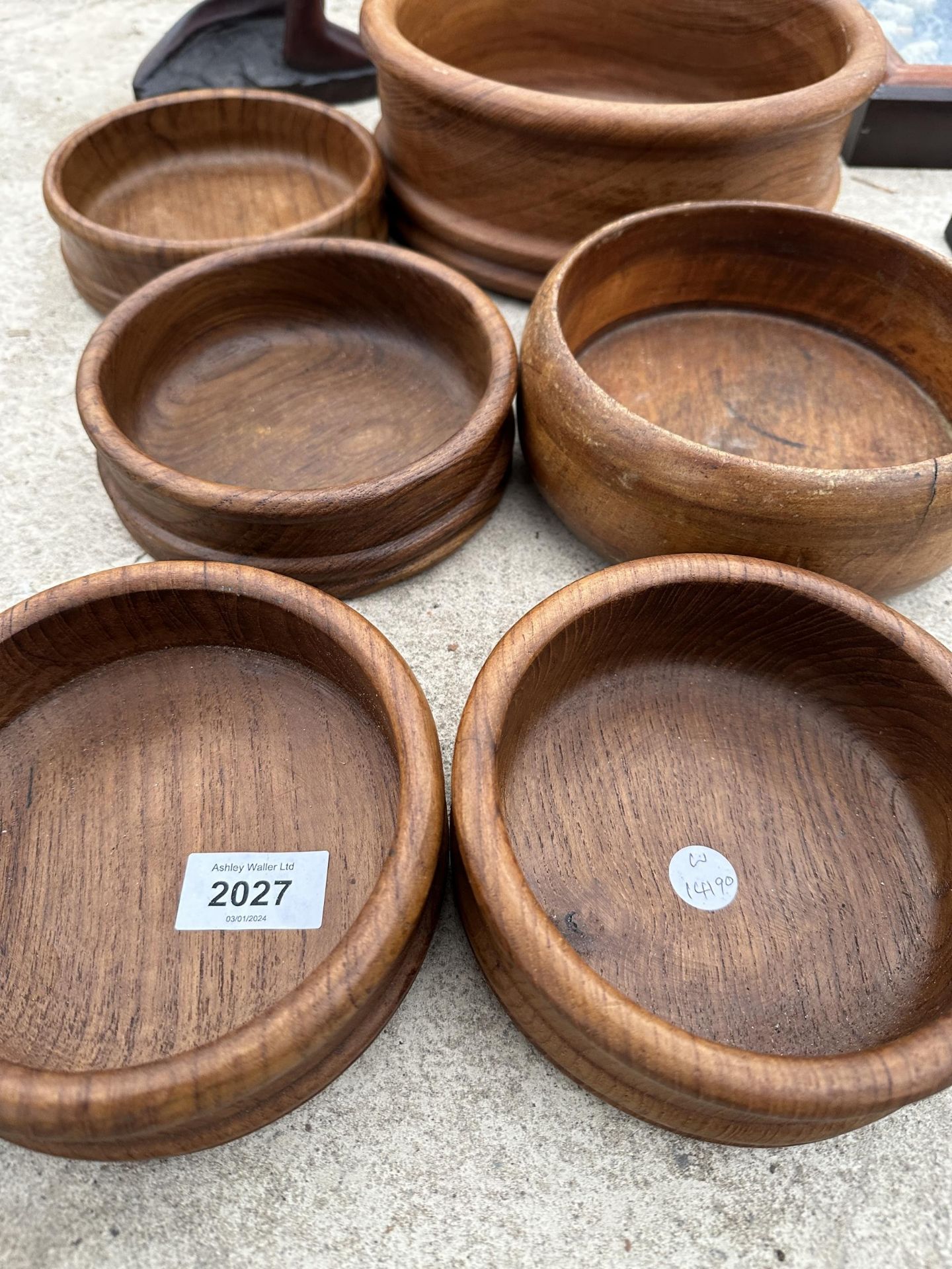 TWO TREEN CARVED FIGURES AND SIX ASSORTED TREEN BOWLS - Image 2 of 3