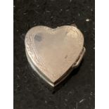 A MARKED 925 SILVER HEART SHAPED PILL BOX