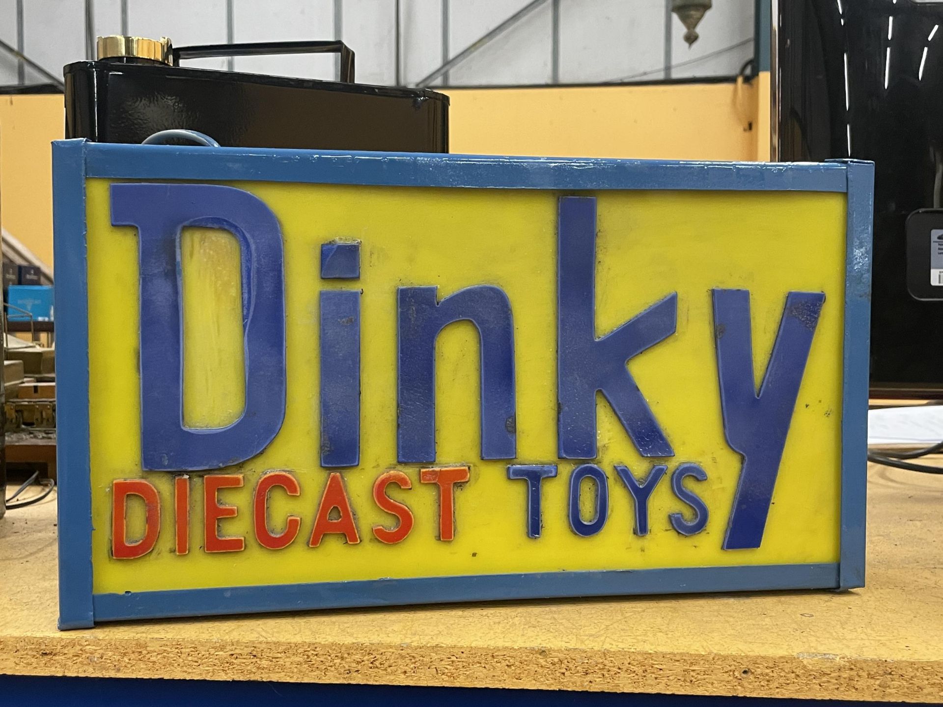 A DINKY DIECAST TOYS ILLUMINATED LIGHT BOX SIGN