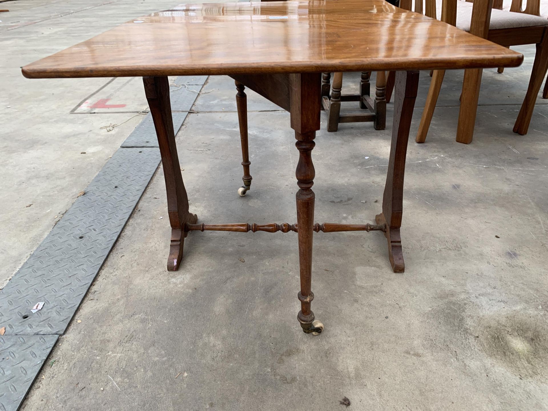 A 19TH CENTURY MAHOGANY SUTHERLAND TABLE - Image 5 of 6