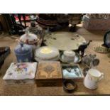 A MIXED LOT OF CERAMICS TO INCLUDE ORIENTAL LAMP, WEDGWOOD JASPERWARE LIDDED POT ETC