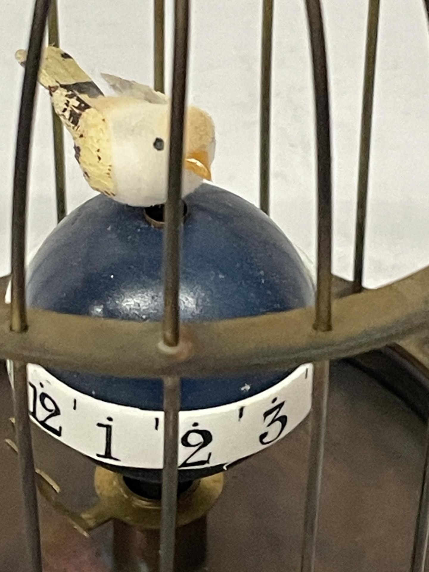 A MECHANICAL BRASS BIRD CAGE CLOCK - Image 4 of 4