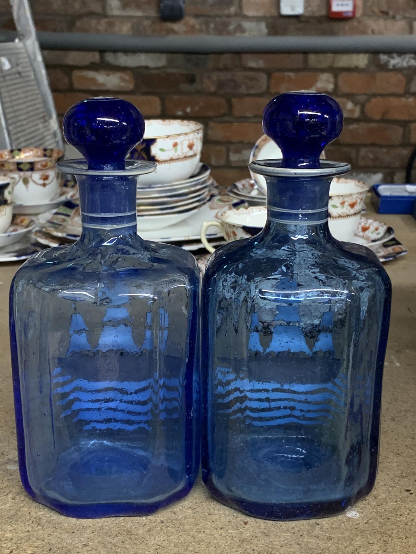 A PAIR OF VINTAGE BLUE GLASS BOTTLES WITH PAINTED SHIPS DESIGN - Image 3 of 3