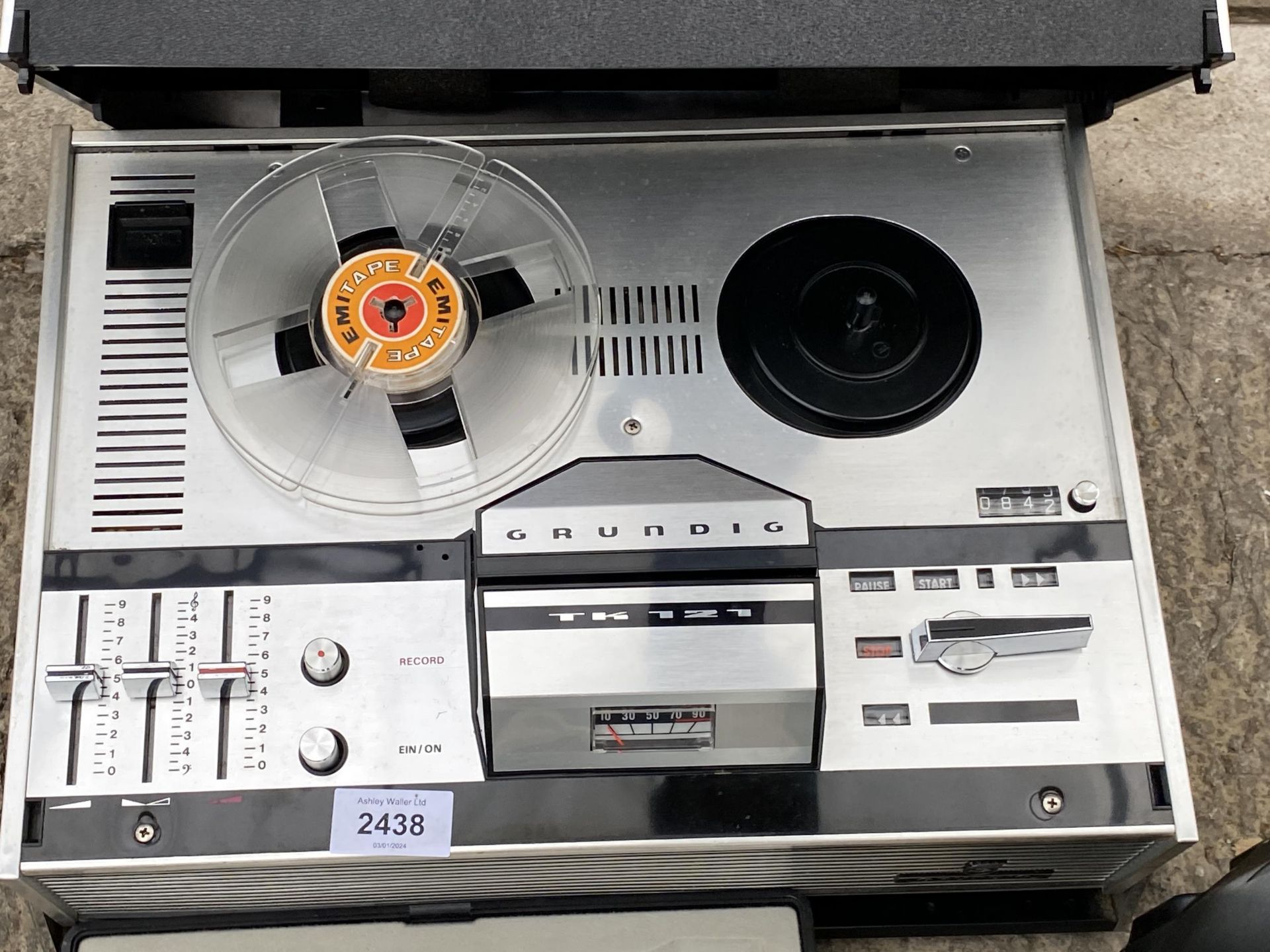 A GRUNDIG TK121 TAPE TO TAPE PLAYER AND A GRUNDIG MICROPHONE - Image 2 of 3