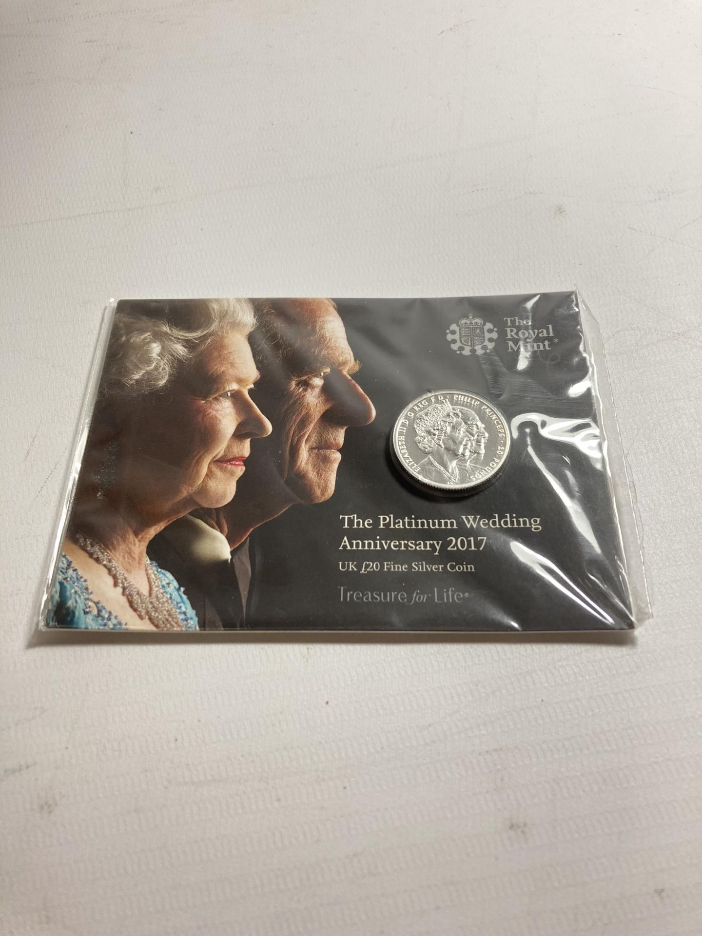 A ROYAL MINT THE PLATINUM WEDDING ANNIVERSARY 2017 UK £20 FINE SILVER COIN