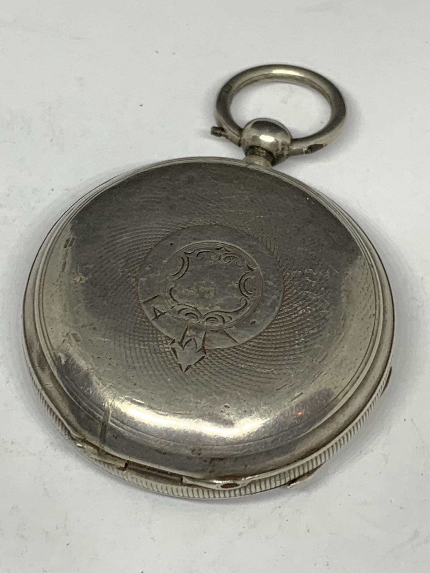 A SILVER POCKET WATCH - Bild 2 aus 3