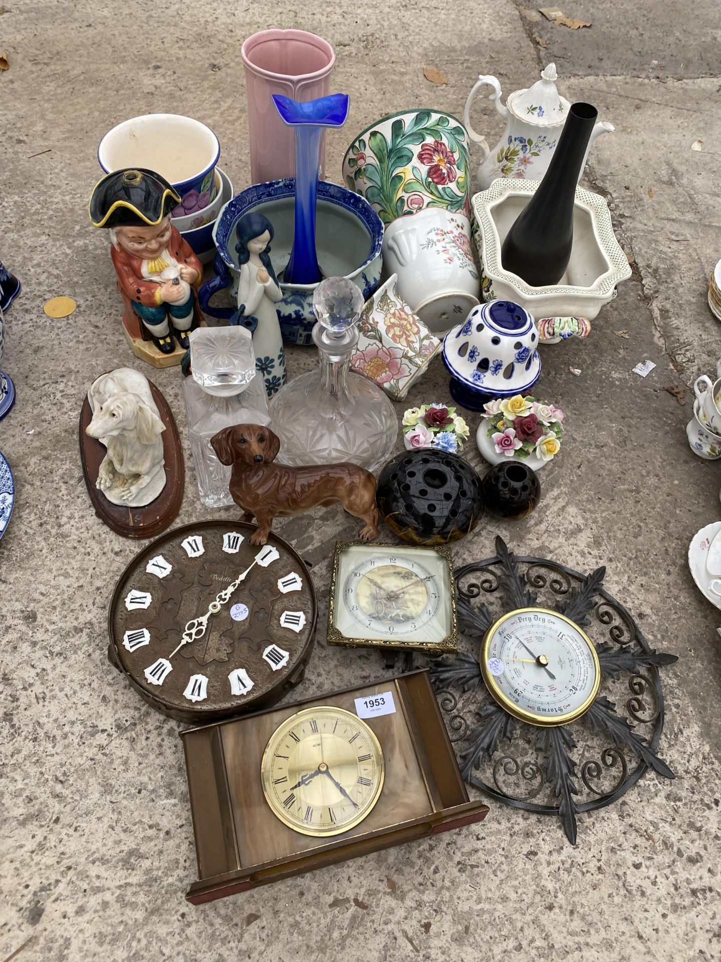 A LARGE ASSORTMENT OF ITEMS TO INCLUDE CLOCKS AND CERAMICS ETC