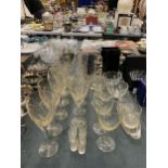 A MIXED LOT OF WINE GLASSES AND FURTHER GLASSWARE