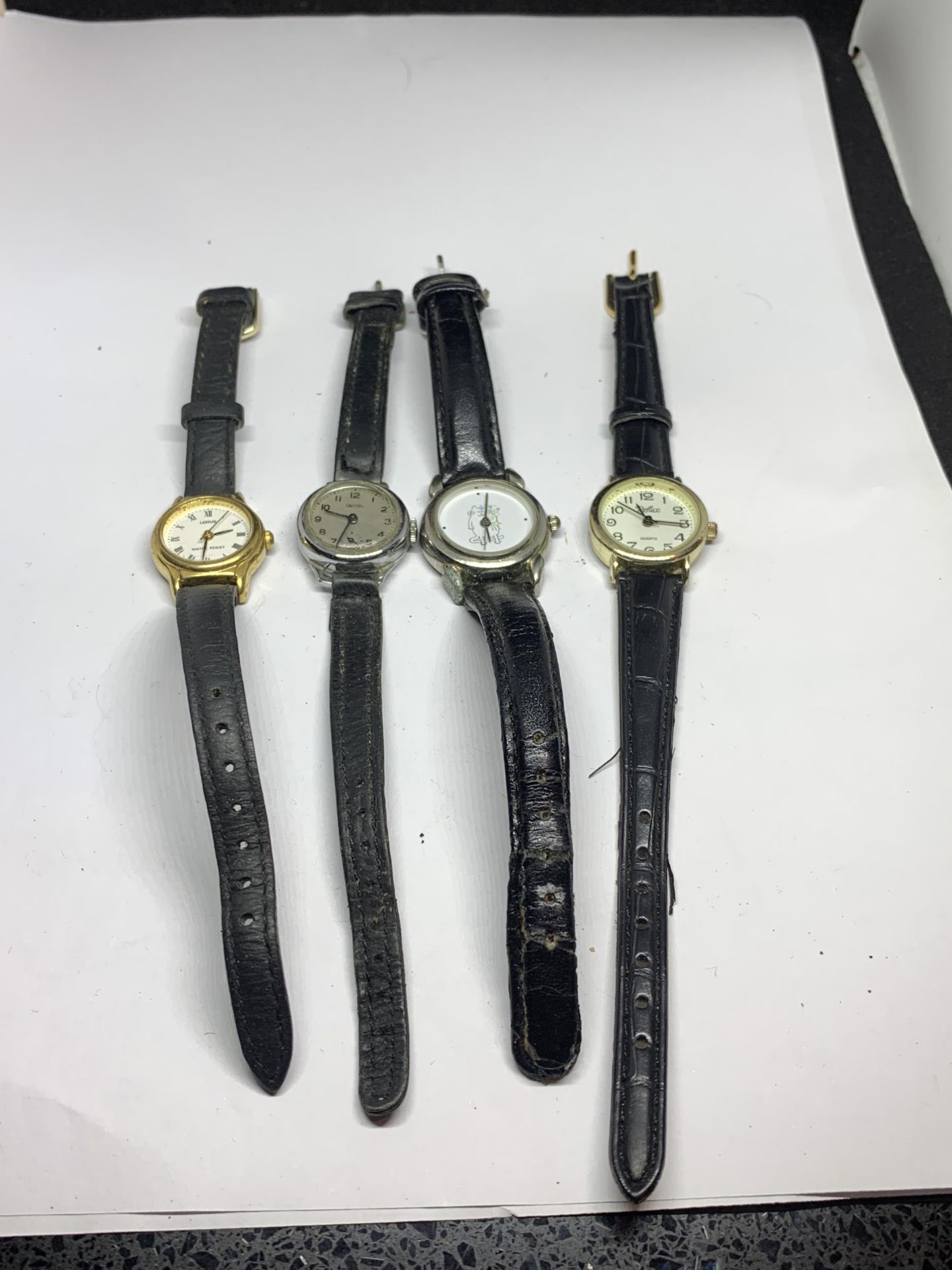 FOUR LADIES WATCHES ON LEATHER STRAPS TO INCLUDE A VINTAGE SMITHS WATCH, LORUS, REFLEX, ETC