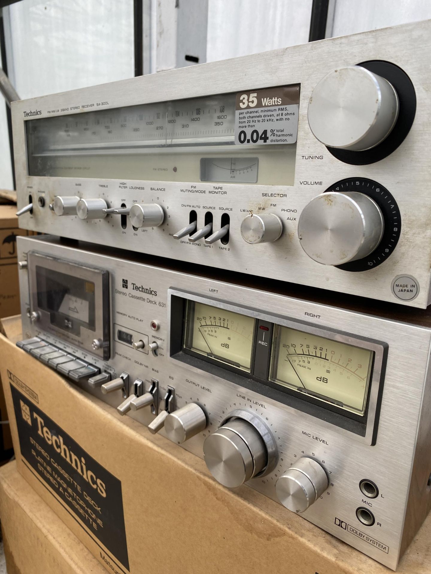 A TECHNICS STEREO CASSETTE DECK AND A TECHNICS STEREO RECIEVER BOTH WITH BOXES - Bild 2 aus 2