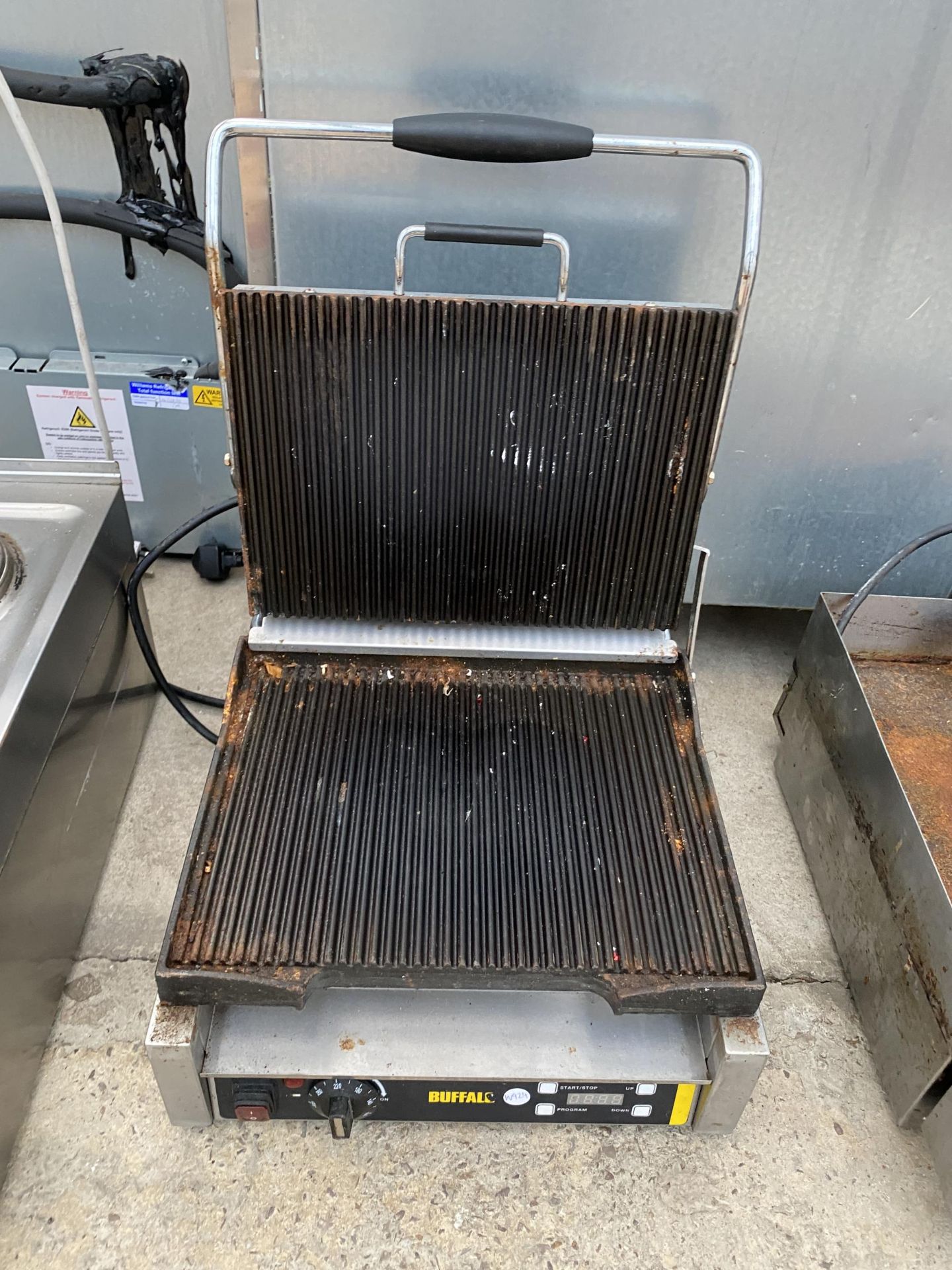 AN INDUSTRIAL BUFFALO PANINI MACHINE - Image 3 of 3