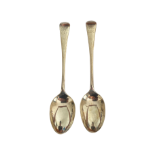 A PAIR OF EDWARD VII 1909 SILVER TEASPOONS, SHEFFIELD HALLMARKS, MAKER COOPER BROTHERS, LENGTH 11