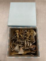 A SMALL BOX OF ASSORTED CUFFLINKS AND TIE PINS