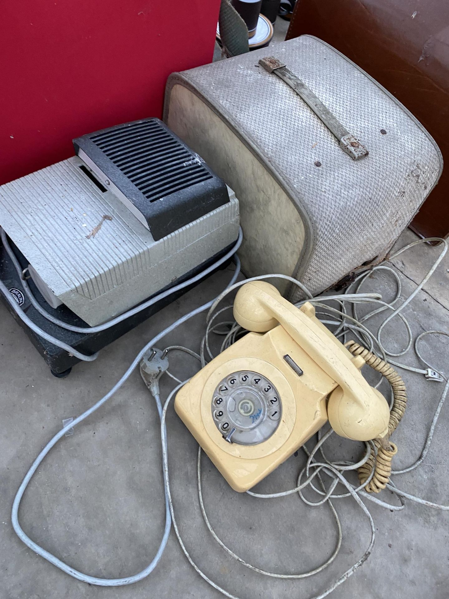 AN ASSORTMENT OF ITEMS TO INCLUDE A DIAL TELEPHONE, PROJECTOR AND STAMP ETC - Image 2 of 5