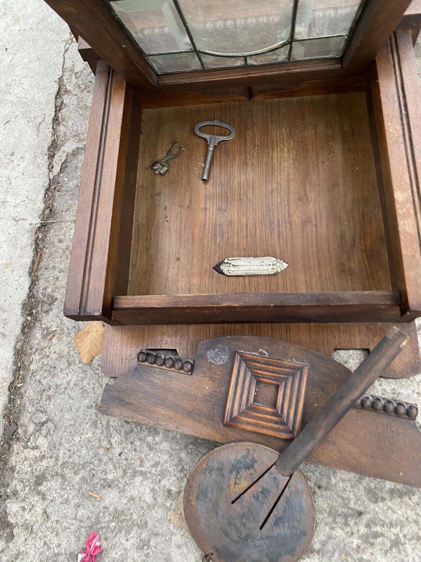 AN OAK CHIMING WALL CLOCK FOR RESTORATION - Bild 2 aus 3