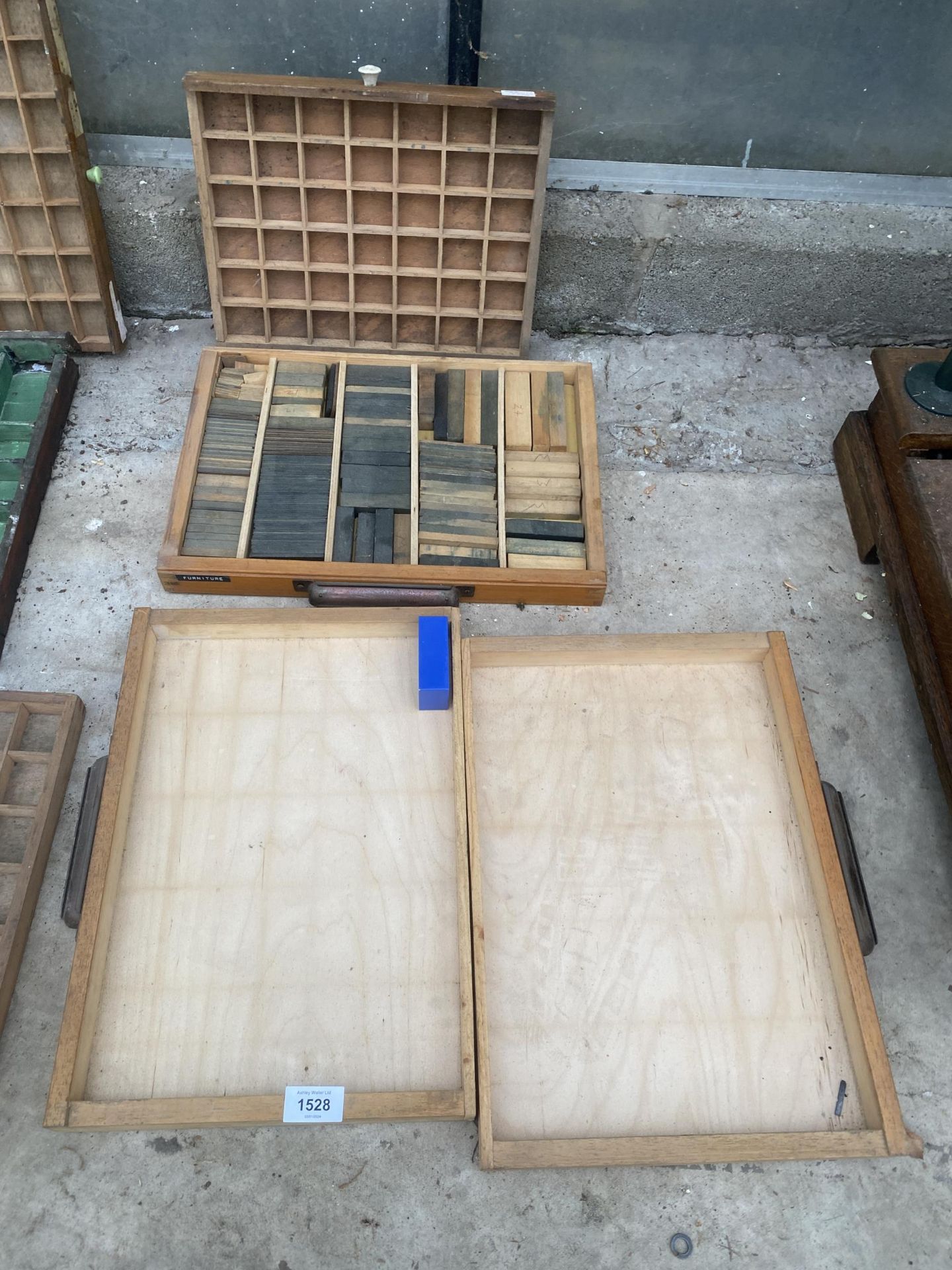 FOUR SMALL PRINTS TRAYS AND A QUANTITY OF WOODEN BLOCKS