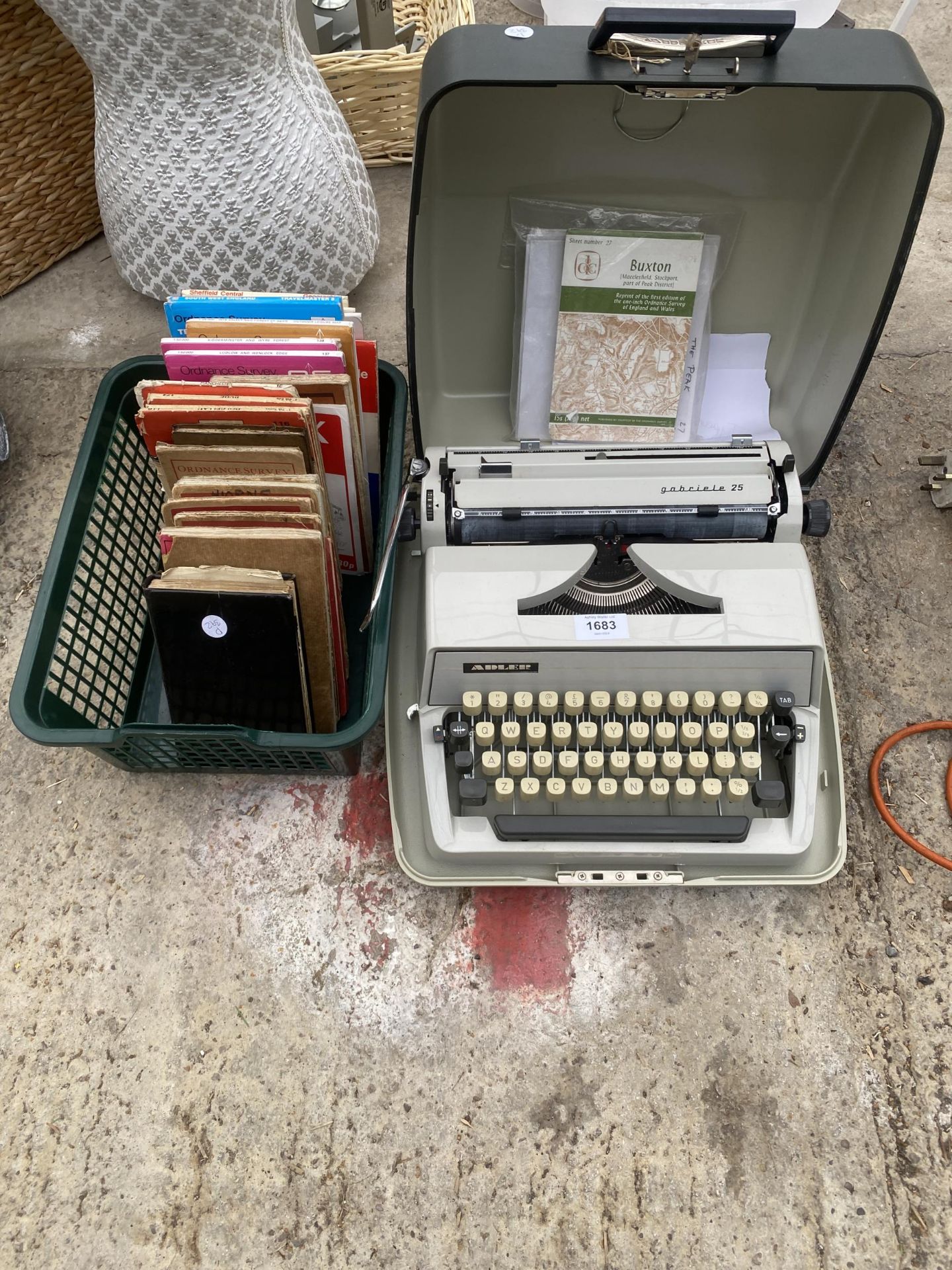 A RETRO GABRIELE 25 TYPEWRITER AND AN ASSORTMENT OF MAPS