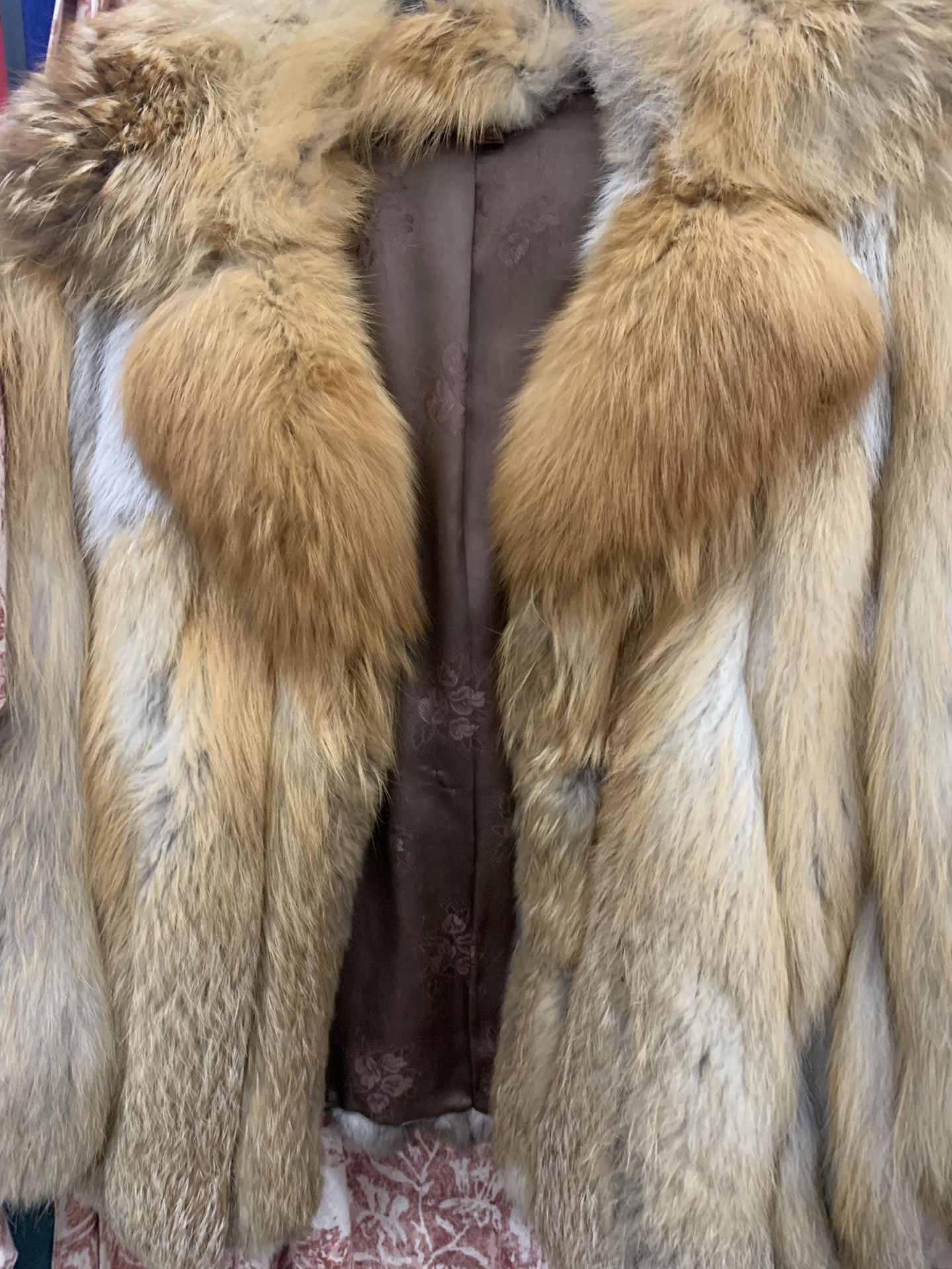 A VINTAGE FUR SHORT JACKET - Image 3 of 3