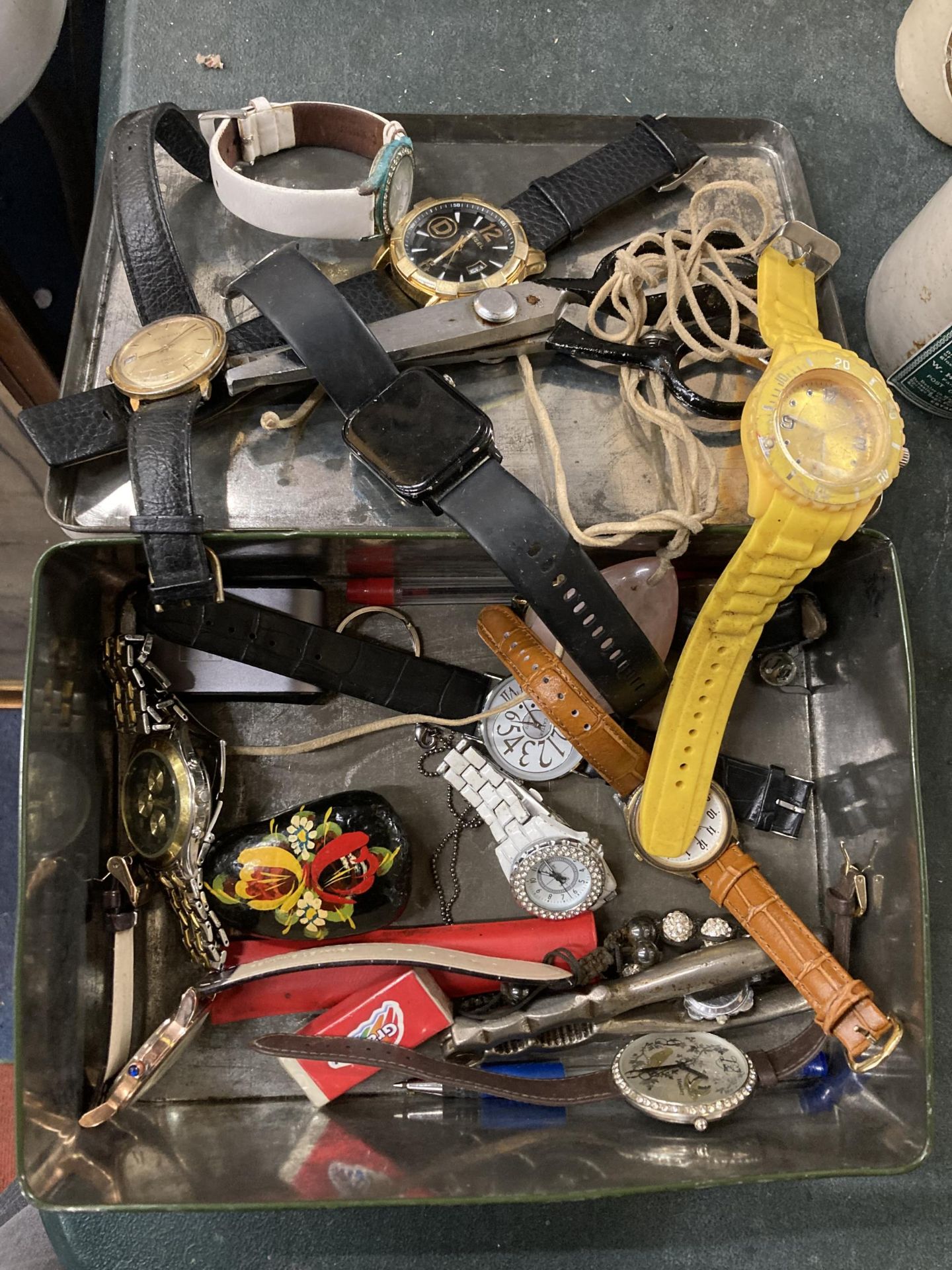 A BOX OF ASSORTED WATCHES, TIMEX ETC