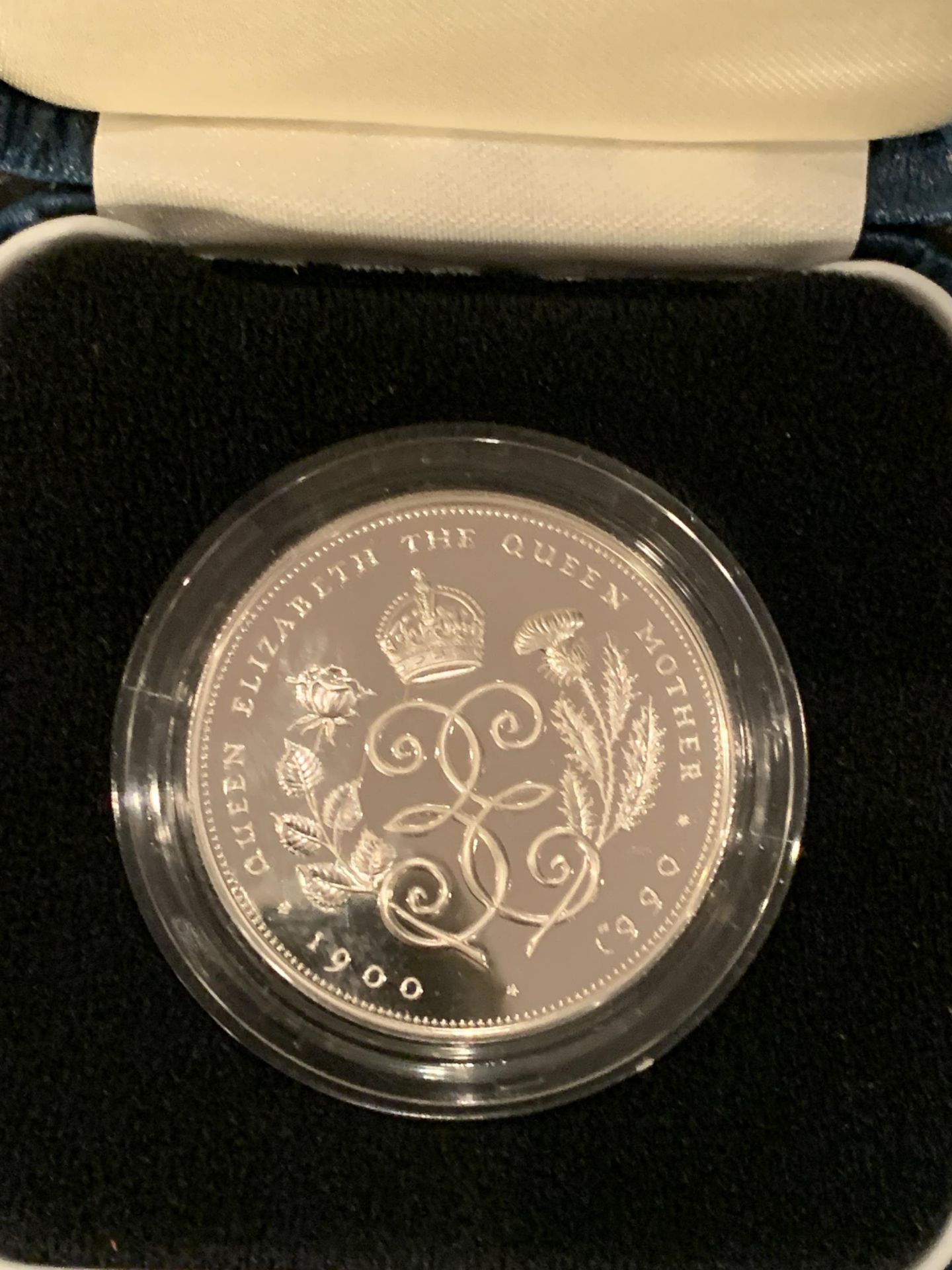 UK 1990 , QUEEN MOTHER 90TH , £5 SILVER PROOF CROWN . CASED WITH COA - Image 2 of 4