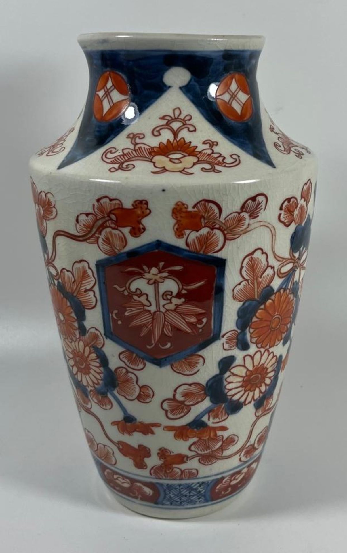 A JAPANESE MEIJI PERIOD IMARI VASE, MARKED TO BASE