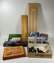 A MIXED LOT OF ASSORTED GAMES, BOXED DRAUGHTS, SPEARS GAMES CHESSMEN BOXED PIECES, DOMINOES ETC