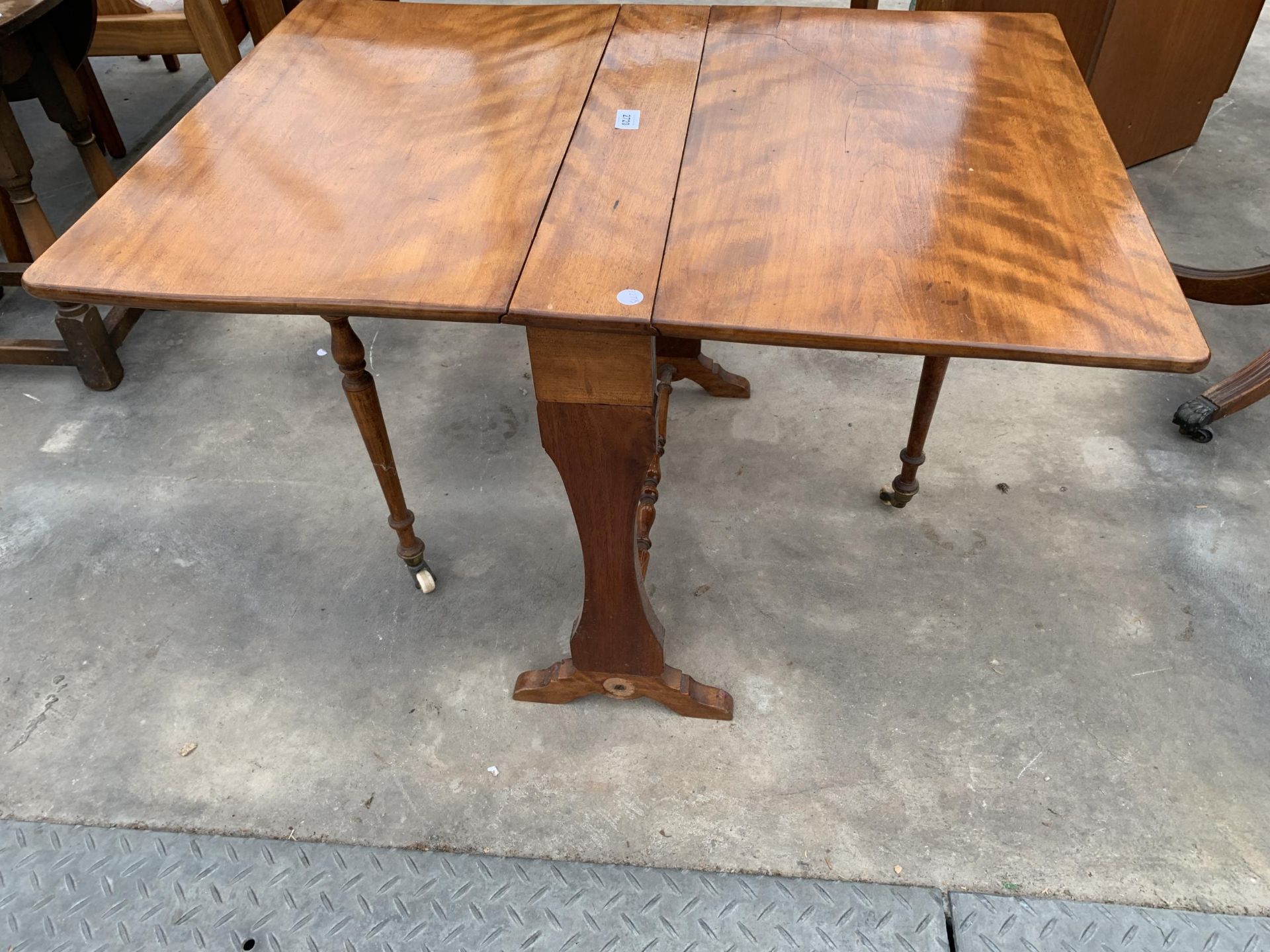 A 19TH CENTURY MAHOGANY SUTHERLAND TABLE - Image 3 of 6