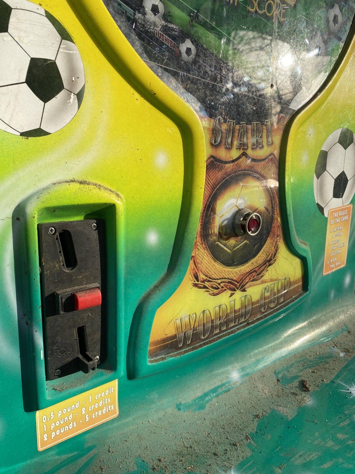 A LARGE INDUSTRIAL KICKER SCORE FOOTBALL MACHINE - Image 3 of 5