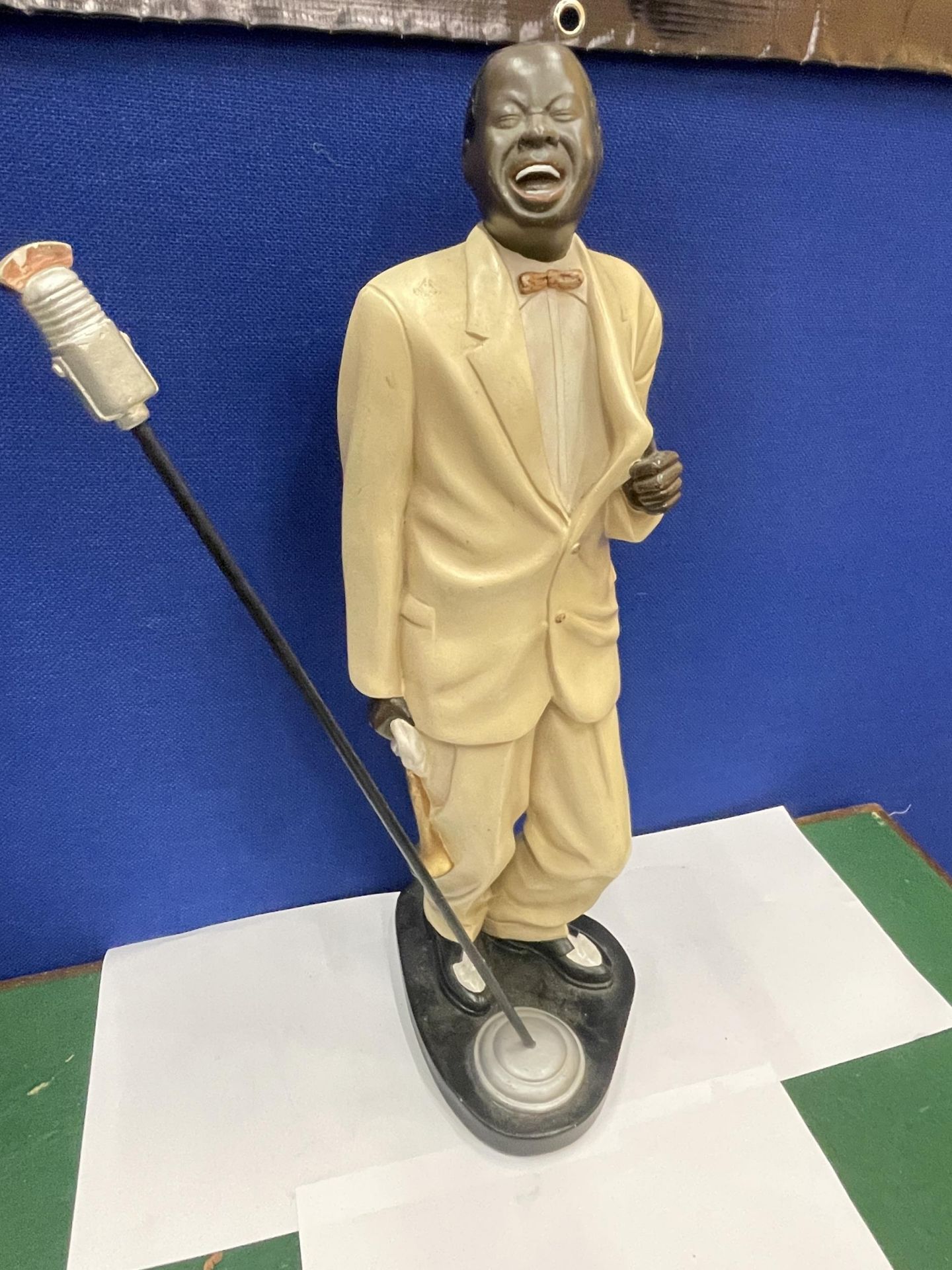 A HEAVY LOUIS ARMSTRONG FIGURE WITH TRUMPET AND MICROPHONE 22 INCHES TALL