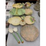 A COLLECTION OF VINTAGE FLORAL POTTERY TO INCLUDE WADE HARVEST PATTERN, SHORTER AND SONS SHELL ETC