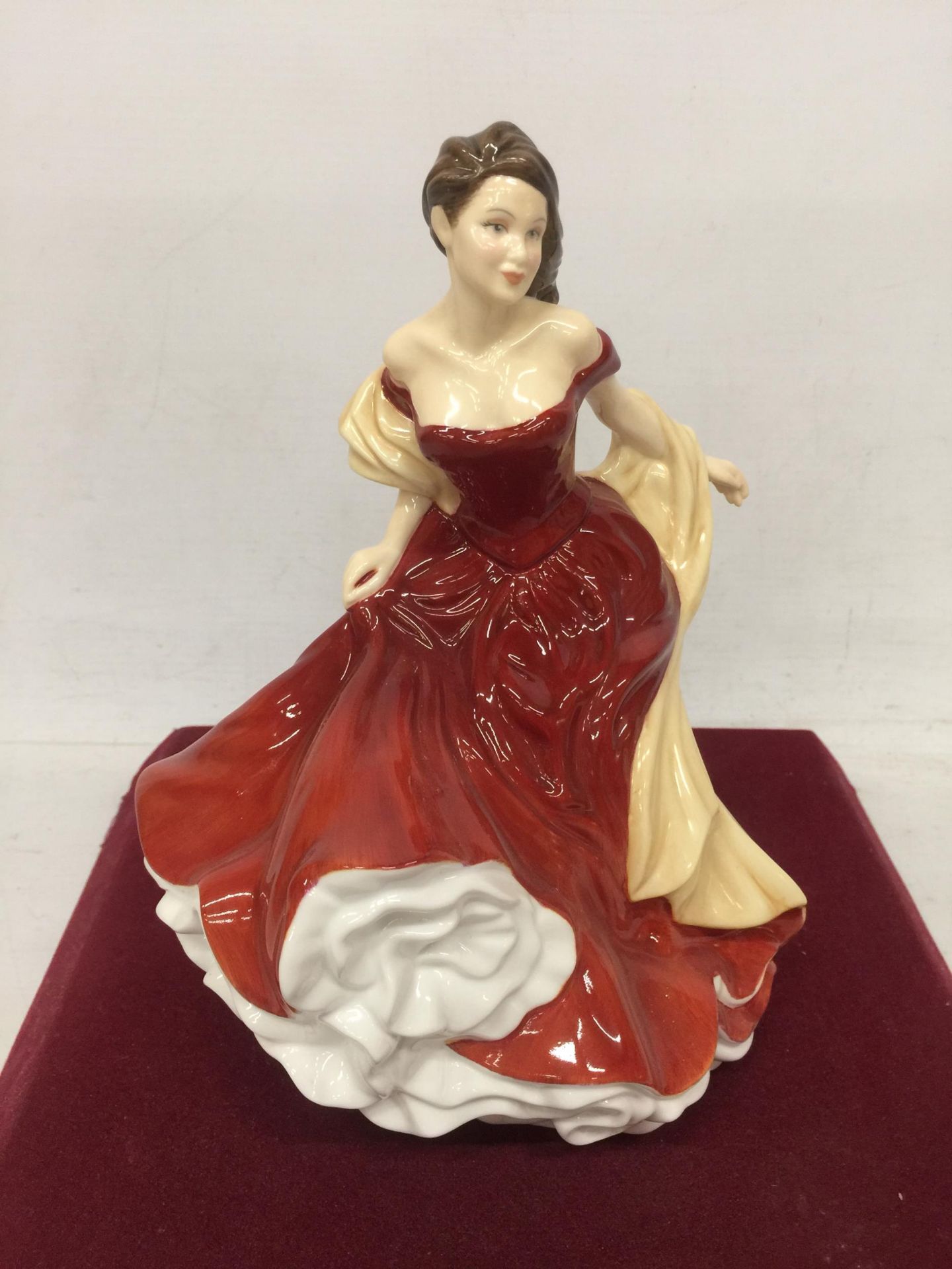 A ROYAL DOULTON PRETTY LADIES WINTER BALL, HN5466 BONE CHINA LADY FIGURE WITH CERTIFICATE - Image 2 of 4