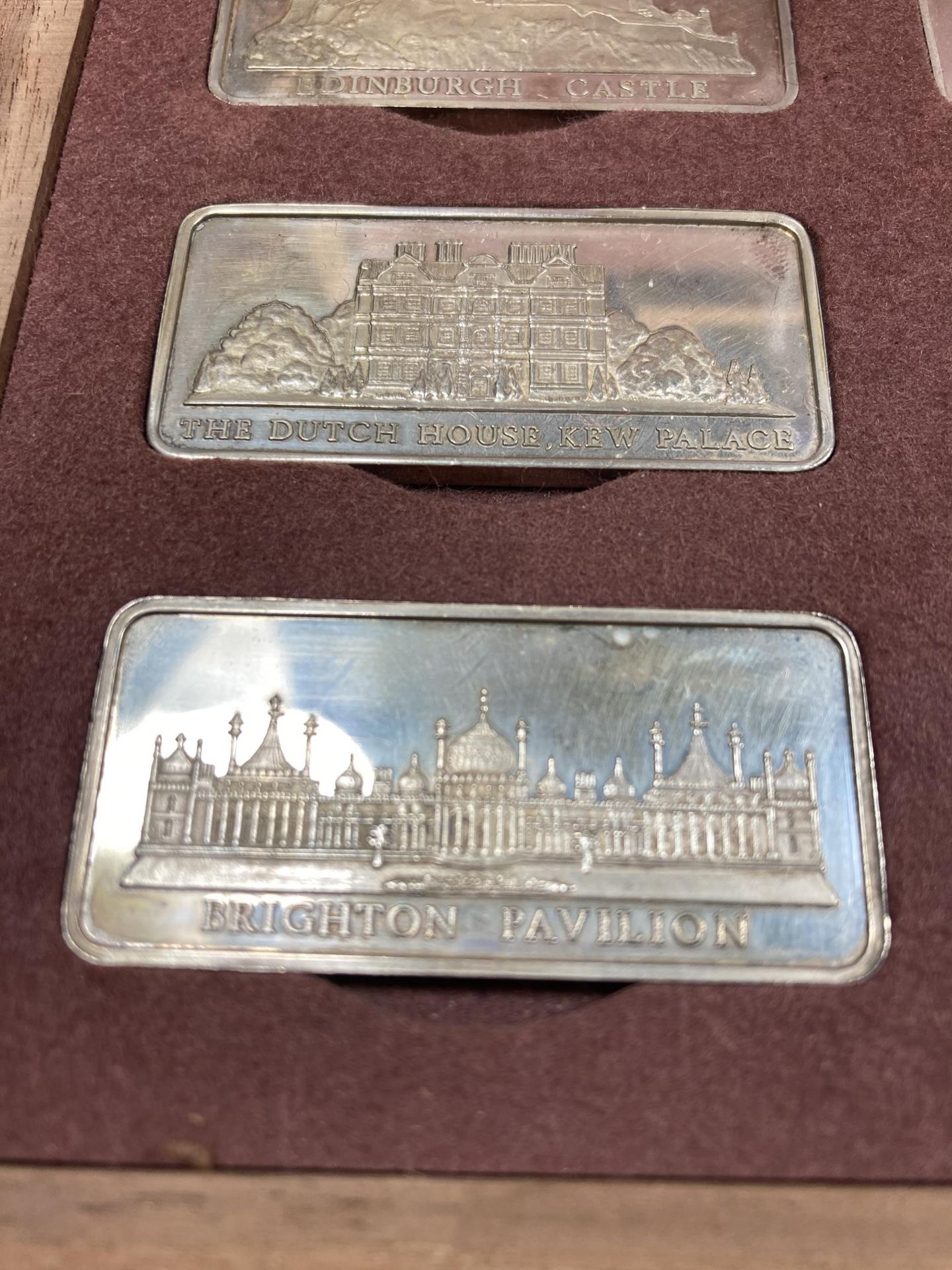 A CASED COLLECTION OF 12 SOLID SILVER INGOTS OF ROYAL PALACES BY THE BIRMINGHAM MINT A LIMITED - Image 3 of 9