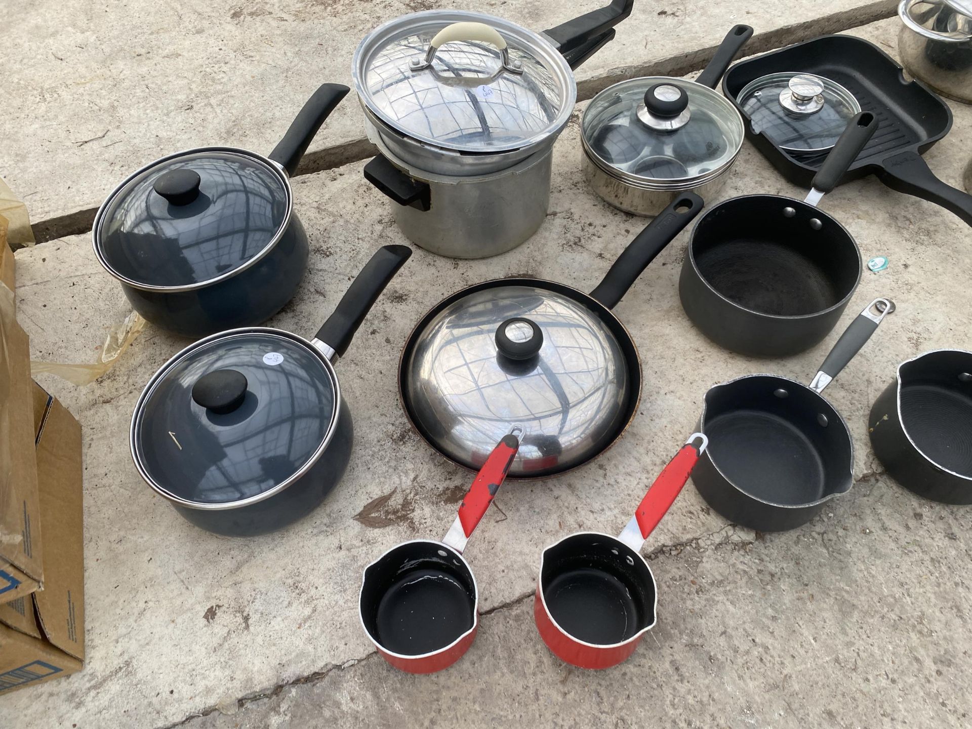 A LAGE QUANTITY OF KITCHEN POTS AND PANS ETC - Image 2 of 4