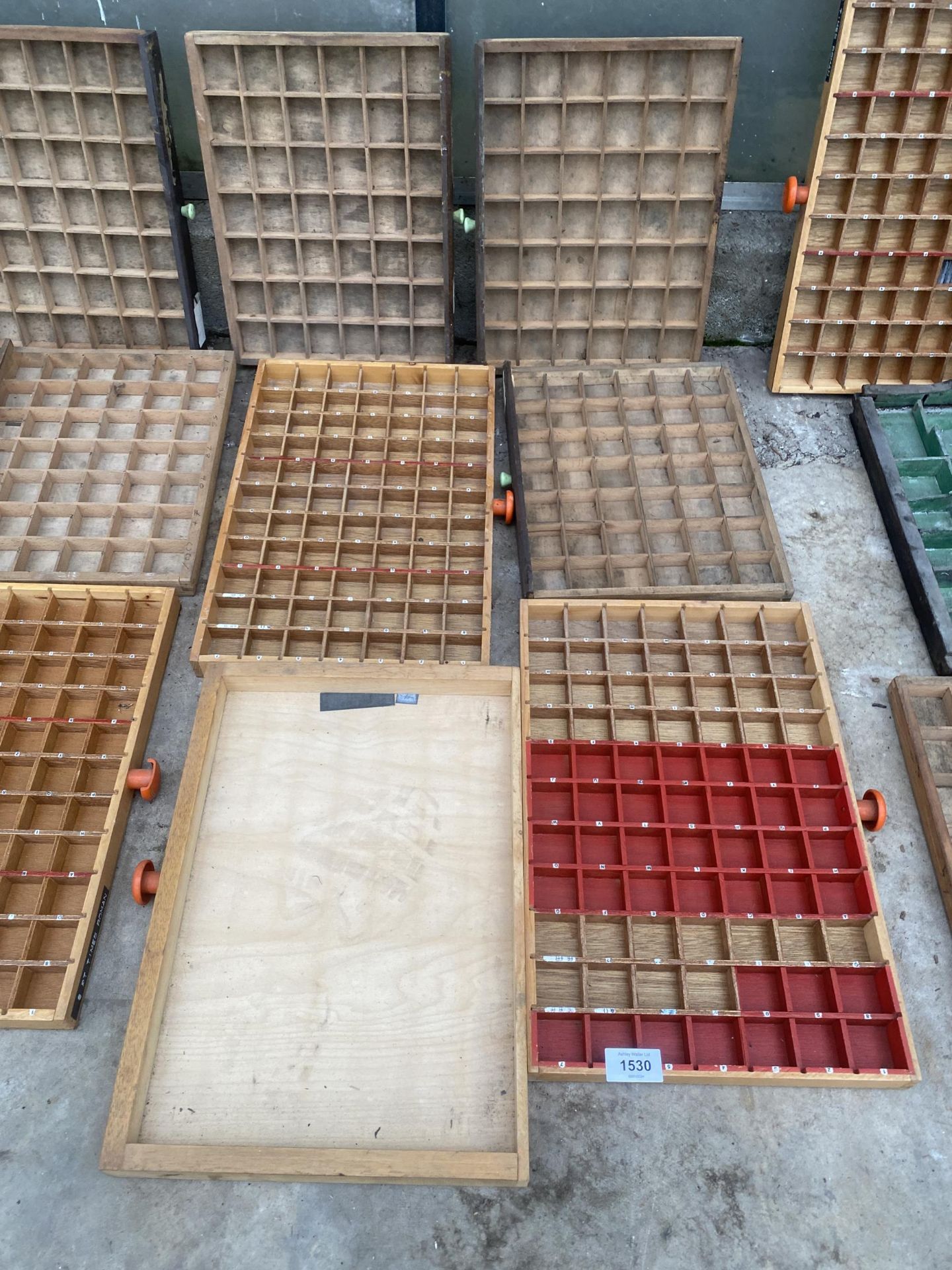 AN ASSORTMENT OF SMALL WOODEN PRINTERS TRAYS