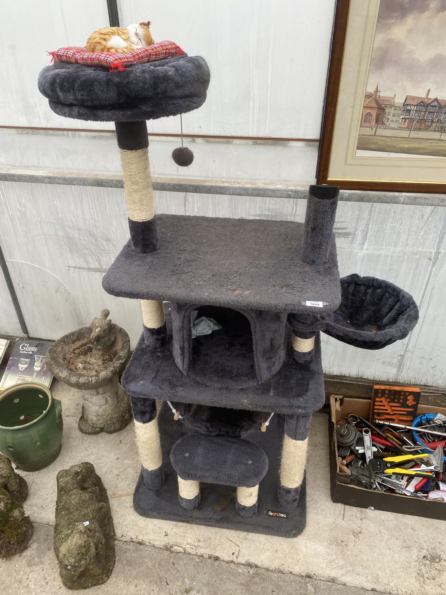 A FEANDREA CAT PLAY STAND