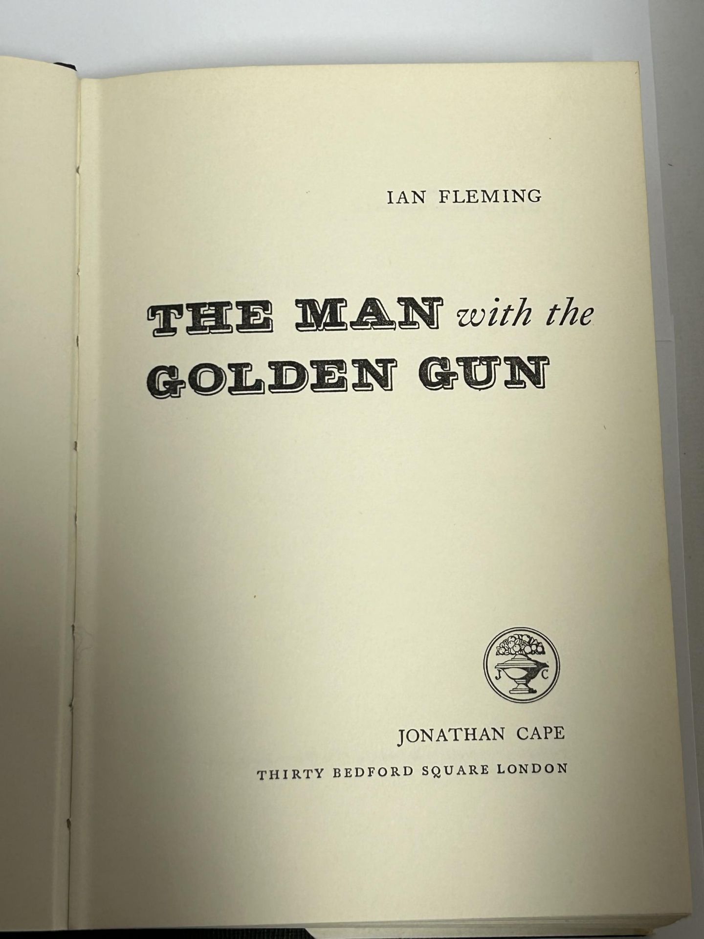 A 1965 IAN FLEMING FIRST EDITION, THE MAN WITH THE GOLDEN GUN, JAMES BOND HARDBACK BOOK COMPLETE - Image 5 of 7