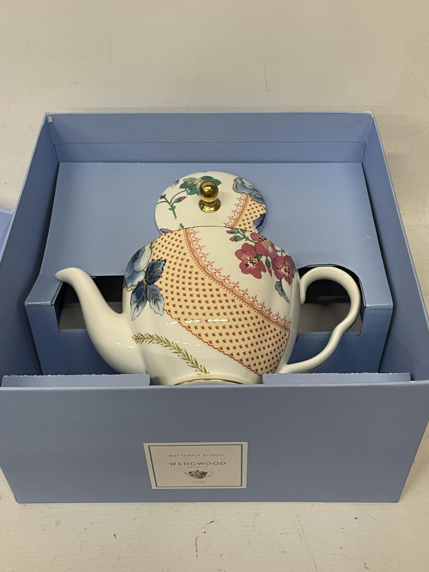 A BOXED WEDGWOOD TEAPOT BUTTERFLY BLOOM