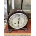 A VINTAGE SMITHS CHIMING MANTLE CLOCK