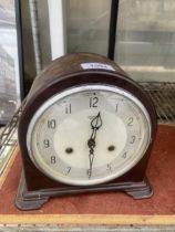 A VINTAGE SMITHS CHIMING MANTLE CLOCK