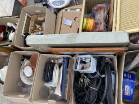 AN ASSORTMENT OF HOUSEHOLD CLEARANCE ITEMS