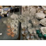 A COLLECTION OF VINTAGE GLASSWARE, GLASSES ETC