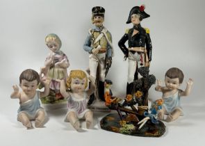 A COLLECTION OF ASSORTED CONTINENTAL PORCELAIN FIGURES, SOLDIERS ETC, LARGEST 21CM