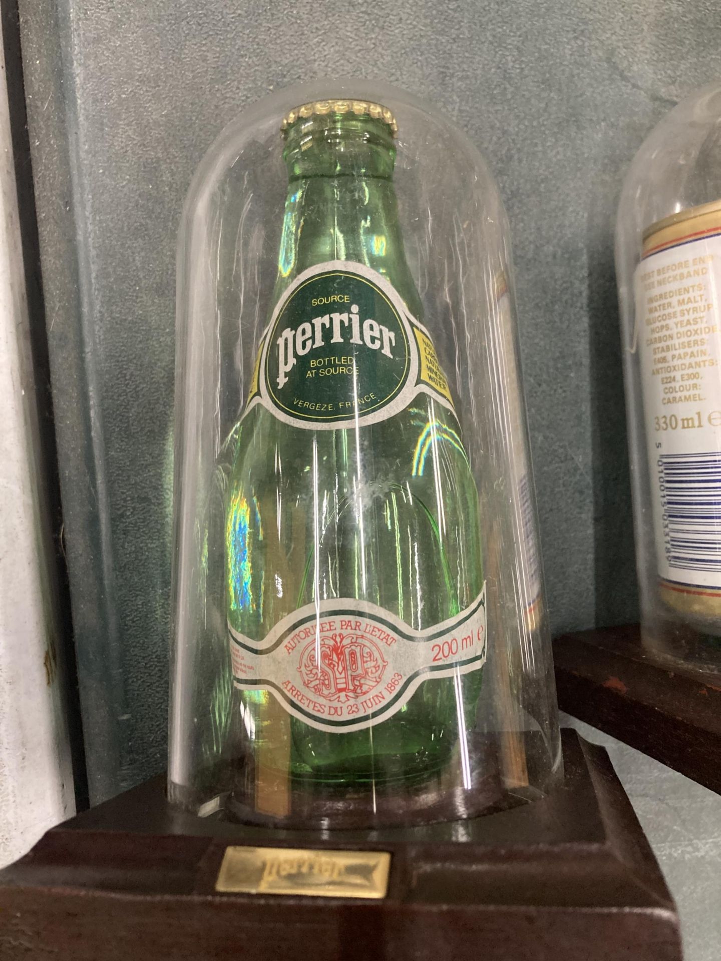 TWO DOMED BAR FONT BOTTLE OPENERS TO INCLUDE PERRIER AND CARLTON LAGER - Bild 3 aus 3