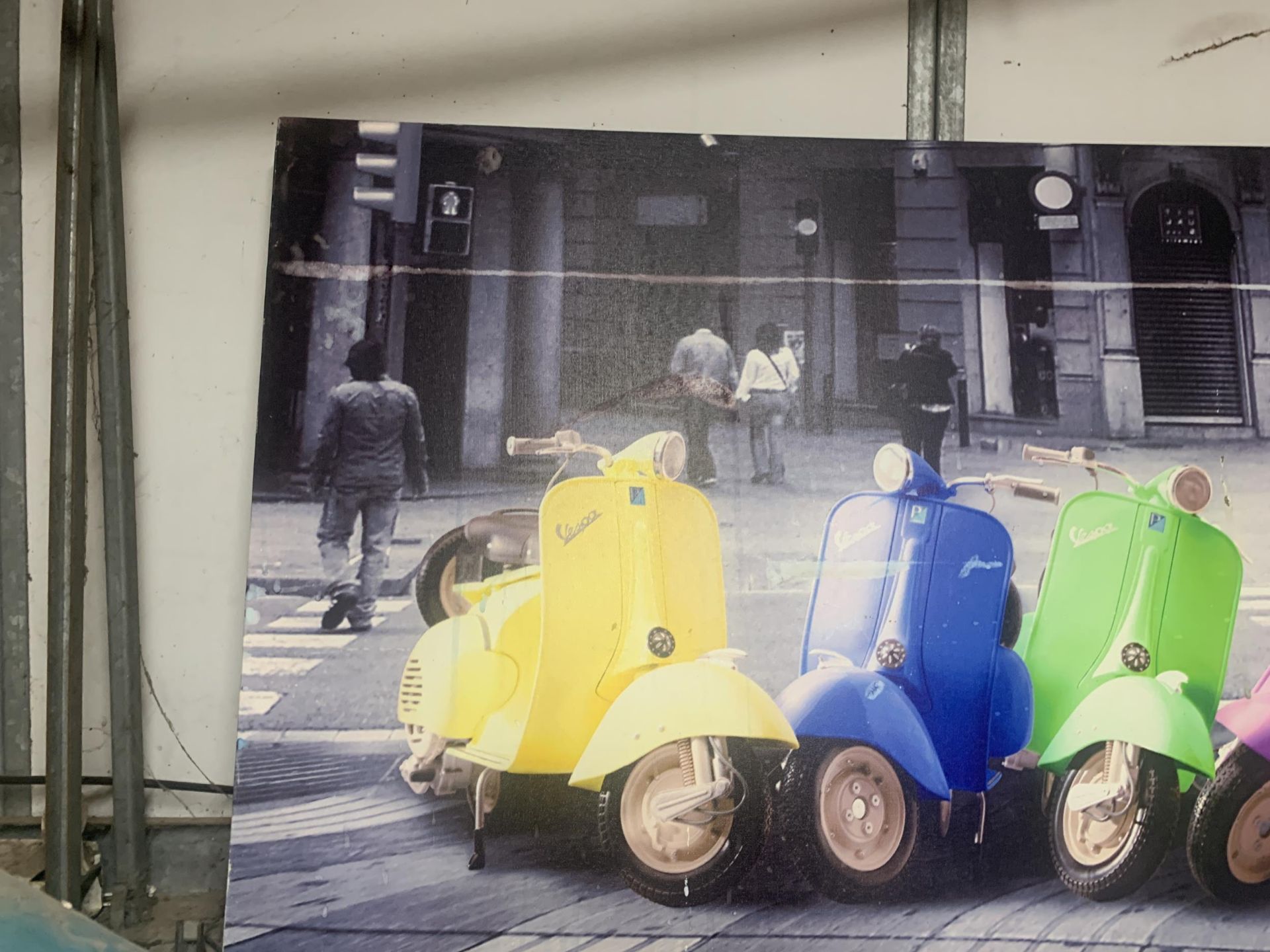 A LARGE CANVAS BOX POSTER OF SIX VESPA SCOOTERS, 48" X 20" - Image 3 of 3