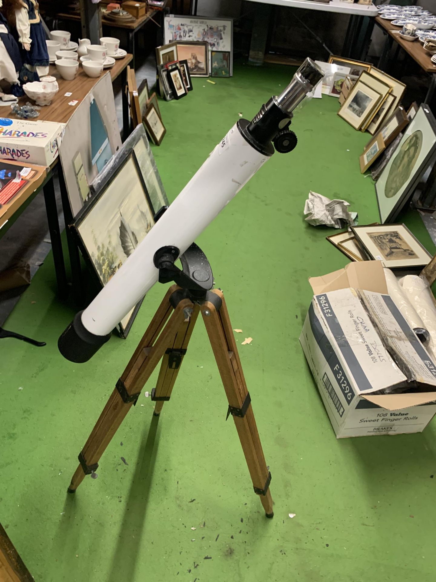 A STUDENTS TELESCOPE ON WOODEN TRIPOD BASE - Image 4 of 4