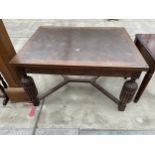 AN EARLY 20TH CENTURY OAK CONTINENTAL DRAW-LEAF TABLE ON TURNED BULBOUS LEGS, 51 X 39" (LEAVES 21.5"